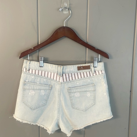YMI Light Blue Jean Shorts Stars Striped Flag 4th of July Women's Size 8 - Picture 2 of 4